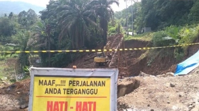 Jalan Rusak Pasca Gempa di Pasaman Barat Mulai Diperbaiki, Anggaran Capai Rp 22 Miliar