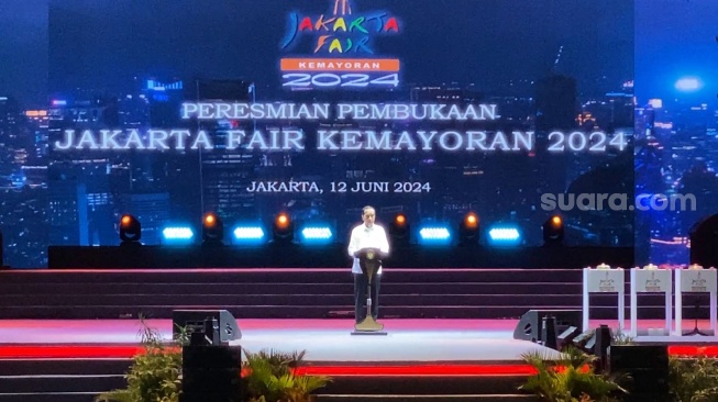 Buka Jakarta Fair 2024, Jokowi dan Heru Budi Tabuh Gamelan Kenong