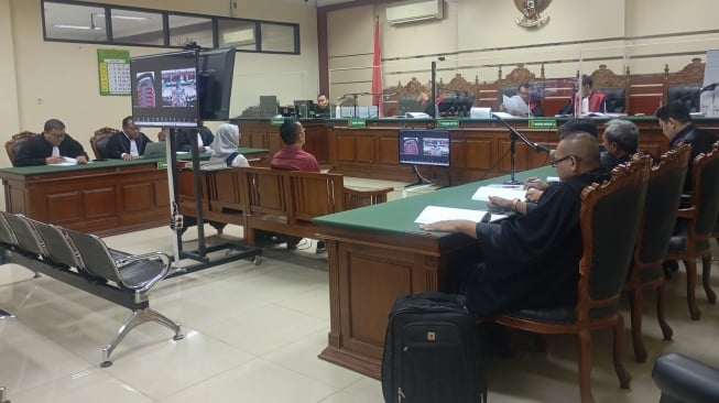 Babak Baru Kasus Eks Bupati Probolinggo dan Suami, Kini Dijerat Gratifikasi Rp100 M