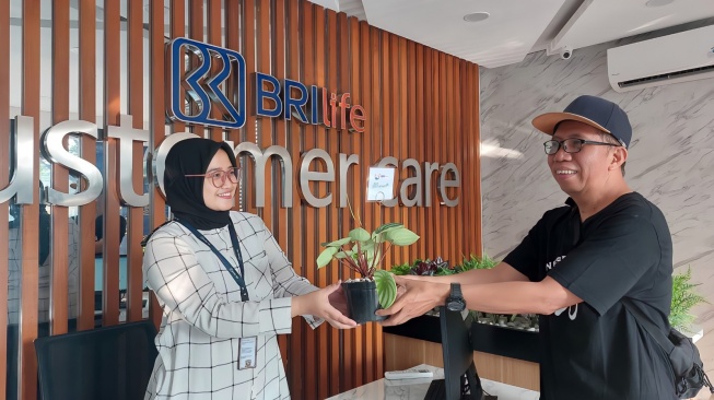 Peringati Hari Lingkungan Hidup, BRI Life Ajak Nasabahnya Menanam Pohon