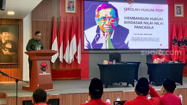 Beri Kuliah Umum Caleg Terpilih PDIP, Mahfud Ingatkan Indonesia Adil Makmur Belum Terwujud