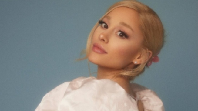 Ariana Grande Bekerja Sama dengan Weverse, Reaksi Netizen Korea Campur Aduk