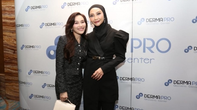 Ayu Ting Ting bersama Dokter Ellen. [Dermapro]