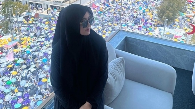 Potret Artis Wukuf di Arafah (Instagram/@wirda_mansur)