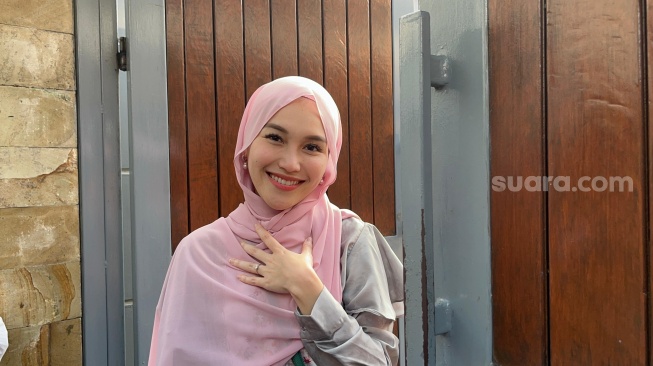 Perjalanan Karier Ayu Ting Ting, Artis Putus dari Tunangan Muhammad Fardhana