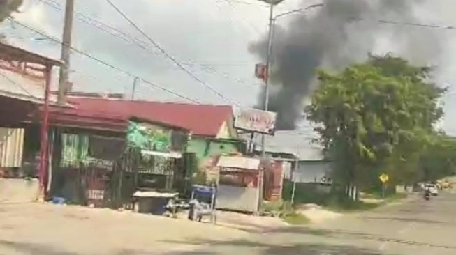 Kebakaran Melanda Gudang Besi Tua Bontang Barat, 1 Truk Hangus, Penyebab Masih Diselidiki