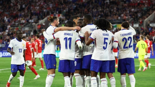 Pemain timnas Prancis merayakan gol pertama pada pertandingan pertama Grup D Euro 2024 antara Austria vs Prancis di Duesseldorf Arena di Duesseldorf pada 17 Juni 2024.FRANCK FIFE / AFP.