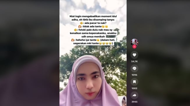 Mau Abadikan Momen Idul Adha, Perempuan Ini Malah Ditawari Jodoh Oleh Ibu-Ibu di Sebelahnya