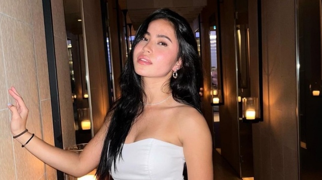 Potret Seksi Sabreena Dressler (Instagram)