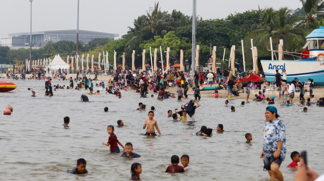 Libur Cuti Bersama Idul Adha, 22.000 Pengunjung Padati Pantai Ancol