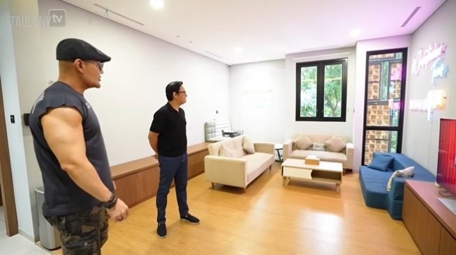 Potret Kantor Baru Deddy Corbuzier (YouTube/TAULANY TV)