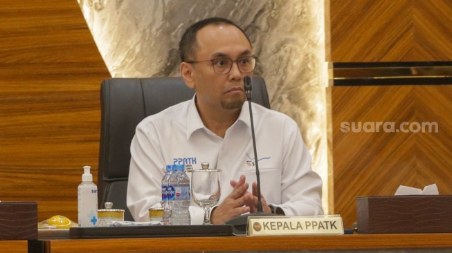 Kepala PPATK Ivan Yustiavandana saat memimpin Rapat Koordinasi Tingkat Menteri tentang pemberantasan judi online di Kemenko Polhukam, Jakarta, Rabu (19/6/2024). [Suara.com/Alfian Winanto]