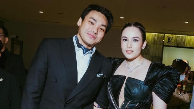 Chelsea Islan bersama suami, Rob Clinton Cardinal. [Instagram]