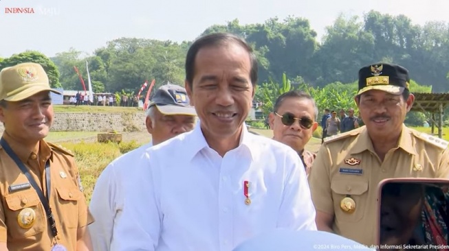 Jokowi soal Wacana Korban Judi Online Jadi Penerima Bansos: Nggak Ada