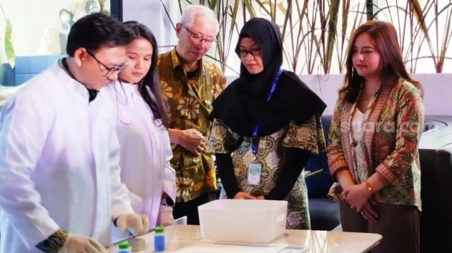 Tasya Kamila saat menghadiri acara peluncuran produk Unicharm edisi terbatas dengan Biomaterial di Jakarta, Selasa (4/6/2024). (Suara.com/Ririn Indriani)