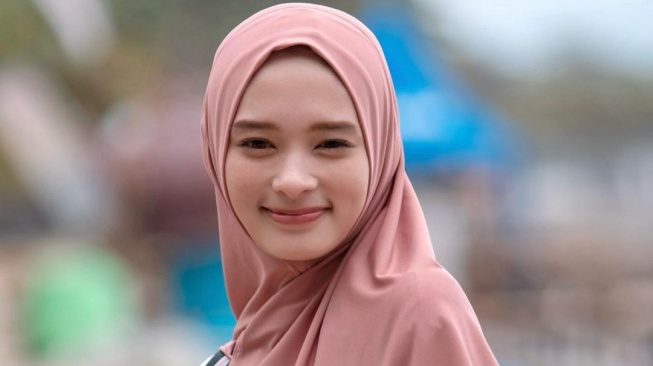 Dianggap Tak Punya Empati Terhadap Virgoun, Inara Rusli Langsung Ulti Netizen: Cekek Aja Nih Leher Saya!