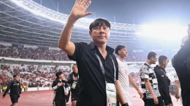 Shin Tae-yong merayakan lolosnya timnas Indonesia ke putaran ketiga Kualifikasi Piala Dunia 2026 (the-afc.com)