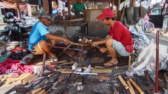 Tak Ada Penerusnya, Profesi Pandai Besi di Delanggu Klaten Terancam Punah