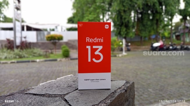 Review kamera belakang mode portrait Xiaomi Redmi 13. [Suara.com/Dicky Prastya]