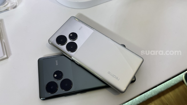 Realme GT 6 meluncur ke Indonesia pada Kamis (20/6/2024). [Suara.com/Dicky Prastya]