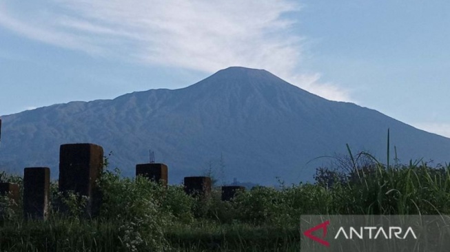 Gunung Slamet Bergejolak: Radius Bahaya Diperluas Jadi 3 Kilometer