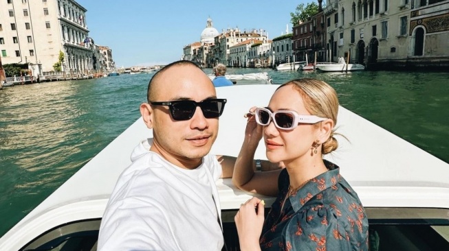 Potret Romantis BCL dan Tiko Aryawardhana Saat Liburan ke Italia (Instagram)