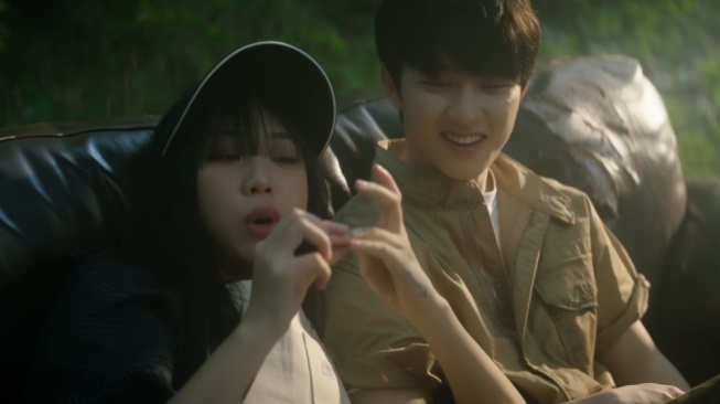 Lee Young Ji dan D.O. EXO Berbagi Chemistry Manis di Video Musik Bertajuk 'Small Girl'