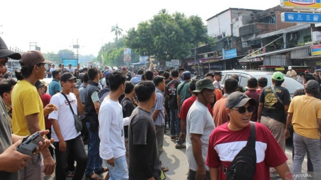 Ratusan Pengurus Truk Blokir Pelabuhan Bakauheni, Ada Apa?