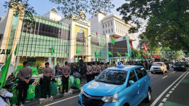 Markas PPP Dikepung Massa Pro-Kontra Mardiono, Pendemo: Kita Semua Kader, Gak Kubu-kubuan!