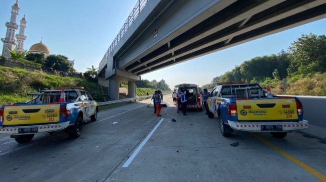 Tragis! Kecelakaan Maut Pajero vs Truk di Tol Semarang-Batang, 4 Orang Tewas