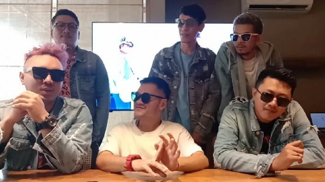 D'Nineteen Rilis Lagu 'Aku Ini Siapa', Luapan Kekecewaan Laki-laki yang Tak Dihargai