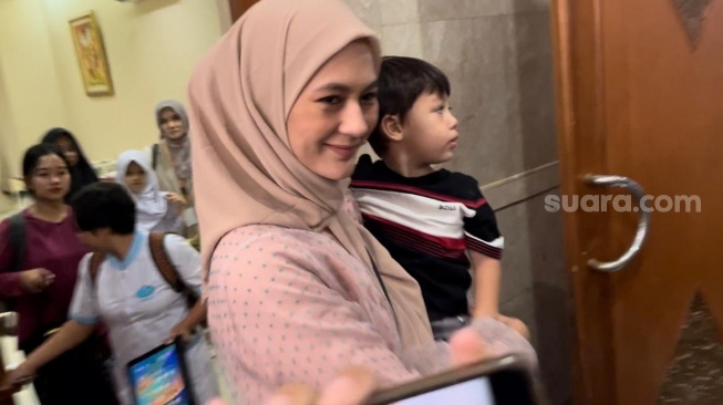 Belum Kunjungi Mertua, Paula Verhoeven Bacakan Doa Ini Agar Ayah Baim Wong Segera Sehat