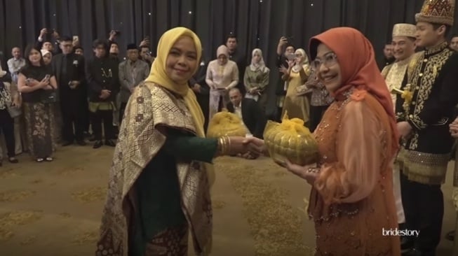 Momen Akad Nikah Beby Tsabina dan Rizki Natakusumah (YouTube/Beby Tsabina TV)