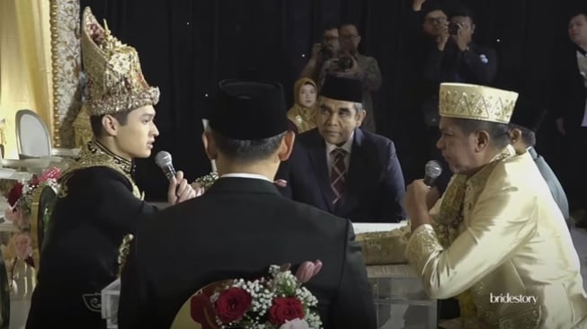 Momen Akad Nikah Beby Tsabina dan Rizki Natakusumah (YouTube/Beby Tsabina TV)