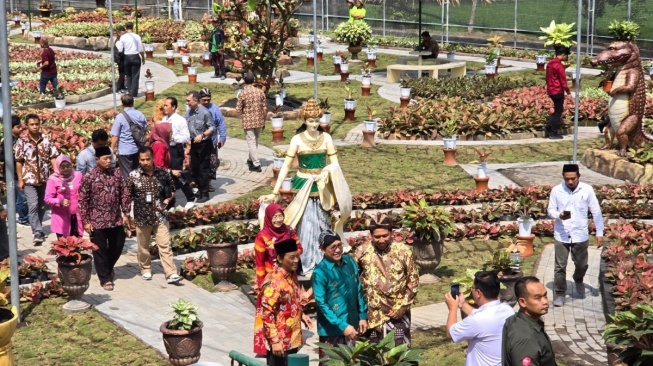 Resmikan Taman Aglaonema Terbesar se-Indonesia di Yogyakarta, Mendes Abdul Halim Iskandar Persilahkan Gunakan Dana Desa