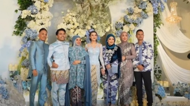 Momen lamaran Thariq Halilintar dan Aaliyah Massaid [YouTube/Thariq Halilintar]