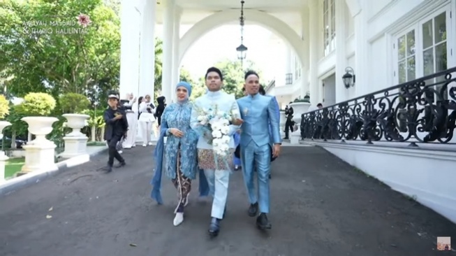 Momen Pertunangan Thariq Halilintar dan Aaliyah Massaid (YouTube/Thariq Halilintar)