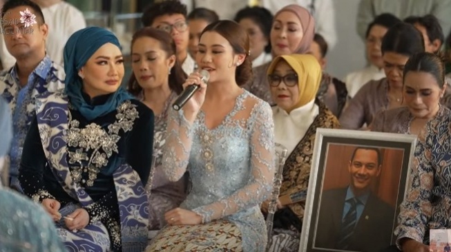 Momen lamaran Thariq Halilintar dan Aaliyah Massaid [YouTube/Thariq Halilintar]