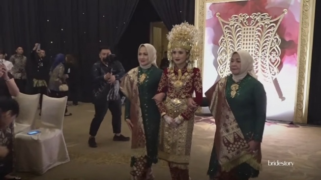 Momen Akad Nikah Beby Tsabina dan Rizki Natakusumah (YouTube/Beby Tsabina TV)