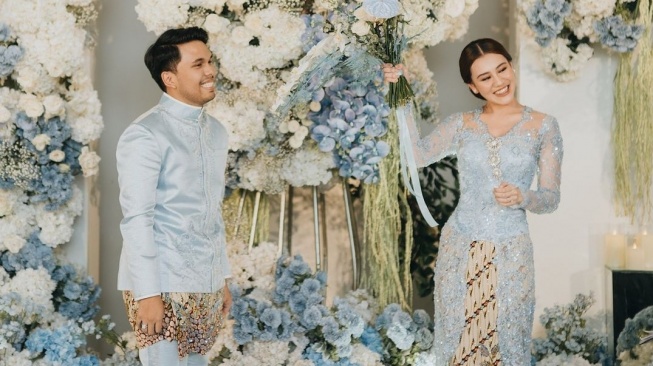 Filosofi Seserahan Sepatu Aaliyah Massaid dan Thariq Halilintar: Barang Limited Edition, Harga Tembus Jutaan Rupiah