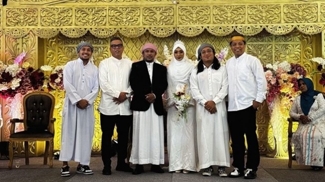 Potret Pernikahan Mamat Alkatiri dan Nafha Firah (Instagram/@abdelachrian)