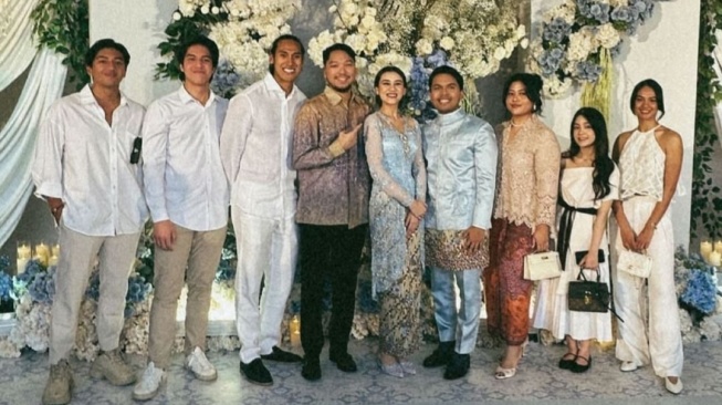 Tas Branded Pinka Haprani di Acara Lamaran Thariq Halilintar dan Aaliyah Massaid (Instagram)