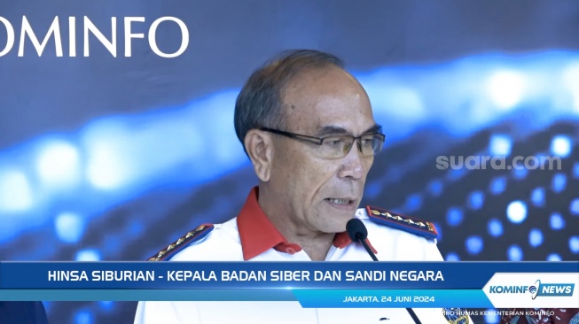 Kepala BSSN Hinsa Siburian saat konferensi pers di Kantor Kominfo, Senin (24/6/2024). [Screenshot YouTube Kominfo TV]