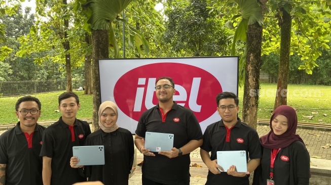 Tablet Itel Vista Tab 30 resmi meluncur ke Indonesia pada Senin (24/6/2024). [Suara.com/Dicky Prastya]