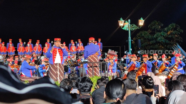 Ramaikan Konser Yogyakarta Royal Orchestra, Ndarboy Genk Deg-degan Nyanyi Anak Lanang