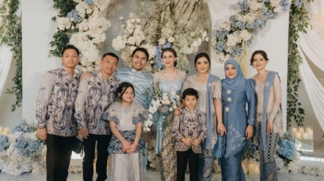 Azriel Hermansyah Dituding Pilih Kasih, Buntut Tak Foto dengan Kris Dayanti di Lamaran Thariq