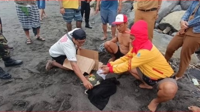 Jenazah Bayi Perempuan Ditemukan Terdampar di Muara Sungai Gianyar