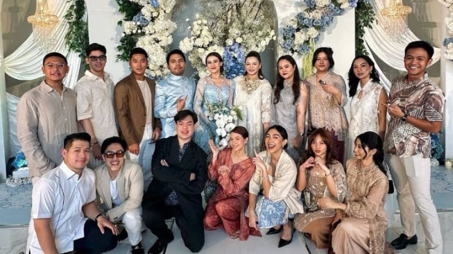 Yuki Kato di acara lamaran Thariq Halilintar dan Aaliyah Massaid (Instagram/@yukikt)