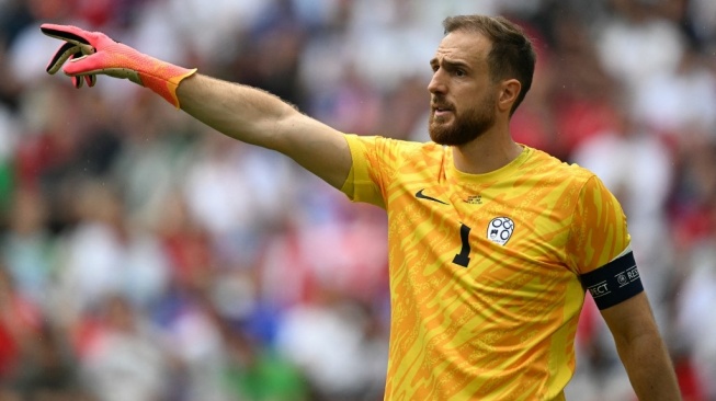 Kiper Timnas Slovenia, Jan Oblak tampil di Euro 2024. [Fabrice COFFRINI / AFP]