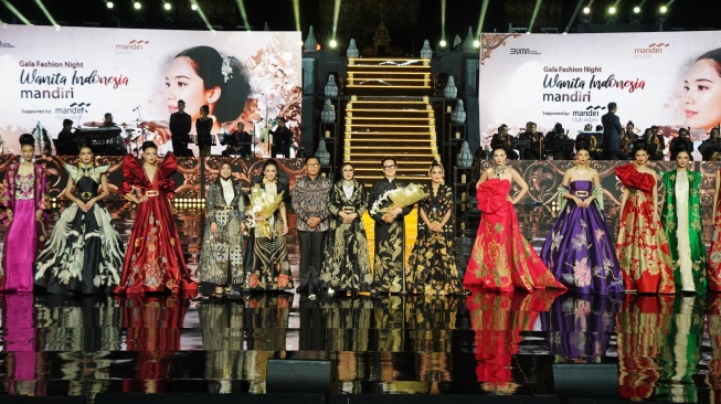 Dukung Kreativitas Anak Bangsa, Bank Mandiri Persembahkan Gala Fashion Night dalam Balutan Kemegahan Candi Prambanan